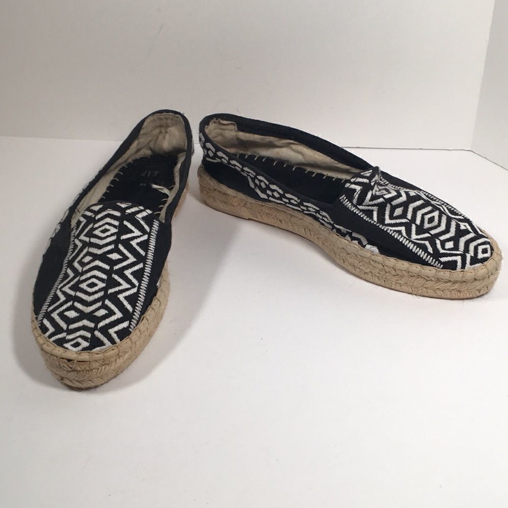 Gap Black and White canvas Espadrilles Sz 10